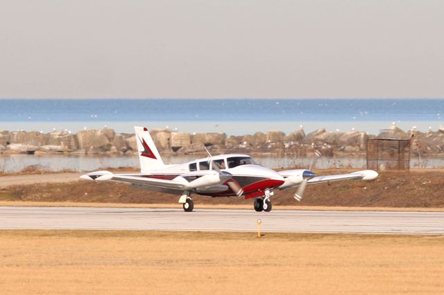 Piper PA-30 Twin Comanche (N7954Y) - This Piper Apache was seen here arriving on RWY 6L from Erie-Ottawa Intl (KPCW) on 27 Mar 2019.