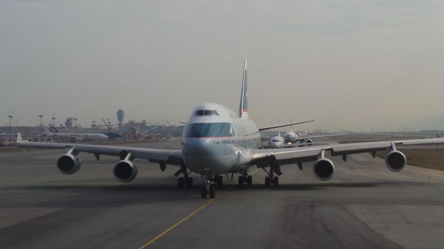 Boeing 747-200 (B-HUI) - Whole row of planes waiting to take off!