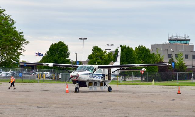 Cessna Caravan (N3331B) - Martinaire Cessna 208B Grand Caravan N3331B in Lansing 