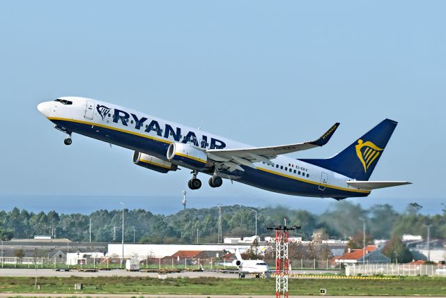 Boeing 737-800 (EI-EKV)
