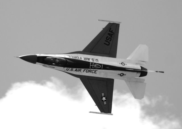 Lockheed F-16 Fighting Falcon —