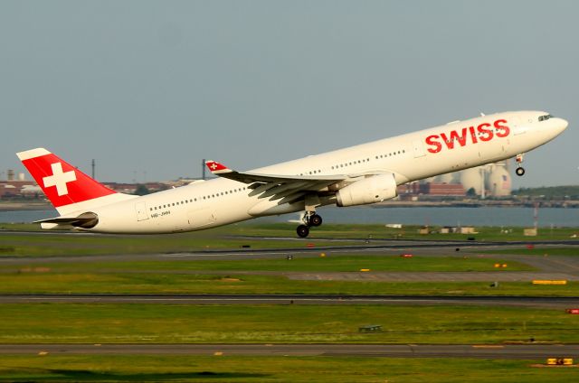 Airbus A330-300 (HB-JHH) - Swiss 55 Kilo departing to Zurich on 22R