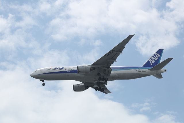 Boeing 777-200 (JA8968) - 04 July 2015:HND-HKD.