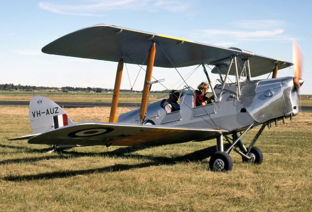 OGMA Tiger Moth (VH-AUZ) - DE HAVILLAND DH-82A TIGER MOTH - REG VH-AUZ (CN 160) - WANGARATTA AIRPORT VIC. AUSTRALIA - YWGT 17/5/1998