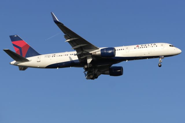 Boeing 757-200 (N900PC)