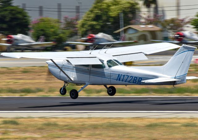 Cessna Skyhawk (N172BR) - Cessna 172 Landing at Van Nuys