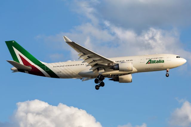 Airbus A330-300 (I-EJGB)