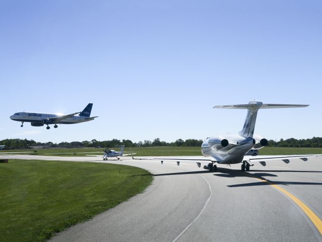 Cirrus SR-22 (N343CD) - A busy day at Westchester airport. 10 JUN 1016.