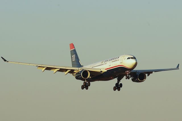 Airbus A330-200 (N280AY) - Arriving late from LGW as AWE733