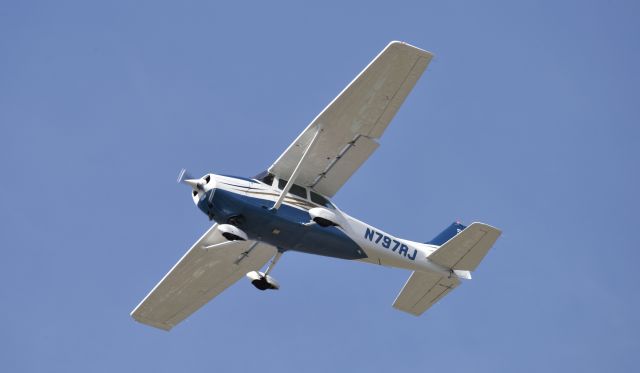 Cessna Skyhawk (N797RJ) - Inbound to Camarillo Airport