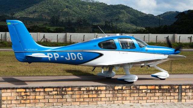 Cirrus SR-22 (PP-JDG)