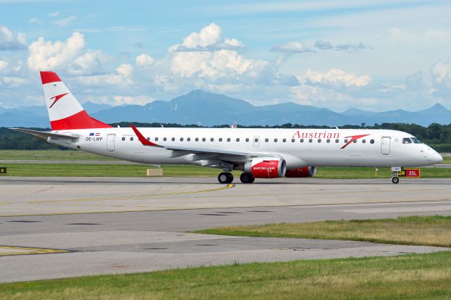 EMBRAER 195 (OE-LWP)
