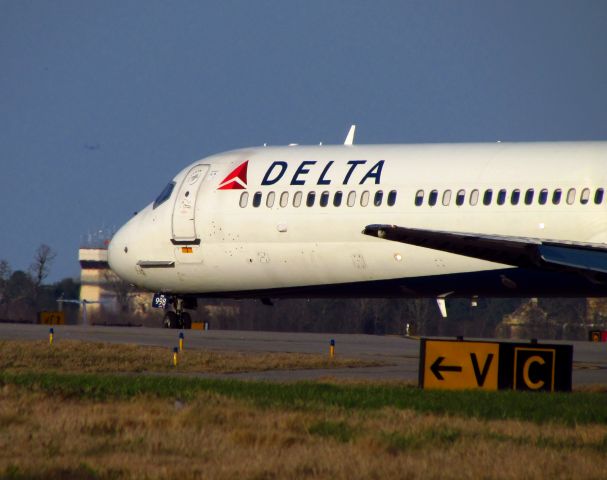 McDonnell Douglas MD-88 (N998DL)