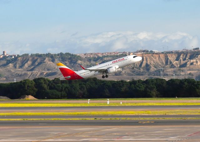 Airbus A320 (EC-NDN) - Iberia Airbus A320-251N EC-NDN in Madrid 