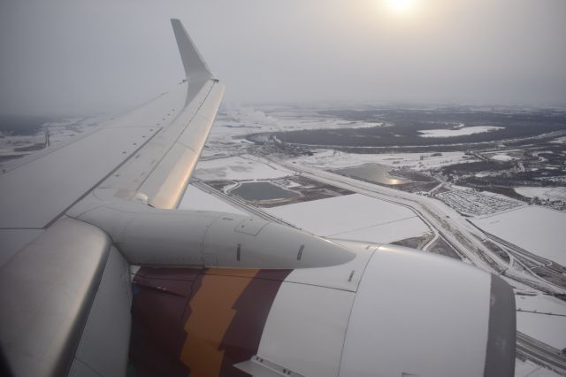 Boeing 737-700 (N943WN) - Approach into KOMA on a winters evening onboard California One.