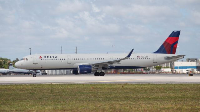 Airbus A321 (N364DX) - Moving on to the runway on the afternoon of the 30th of April, 2019. This is a fairly new airplane with A/D date of the 19th of October, 2018.