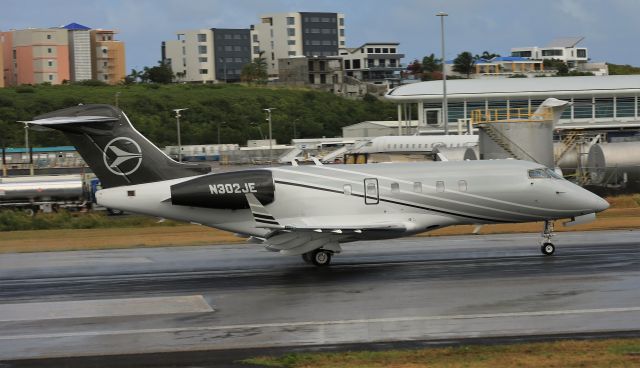 Bombardier Challenger 300 (N302JE)