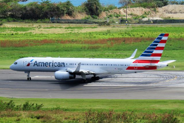 Boeing 757-200 (N198AA)
