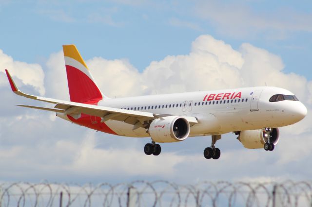 Airbus A320neo (EC-NTI) - An Iberia A320neo on final approach into LHR, landing on runway 27R.br /br /Location: Northern Perimiter Road, beside Runway 27Lbr /Date: 01.07.22 (dd/mm/yy).