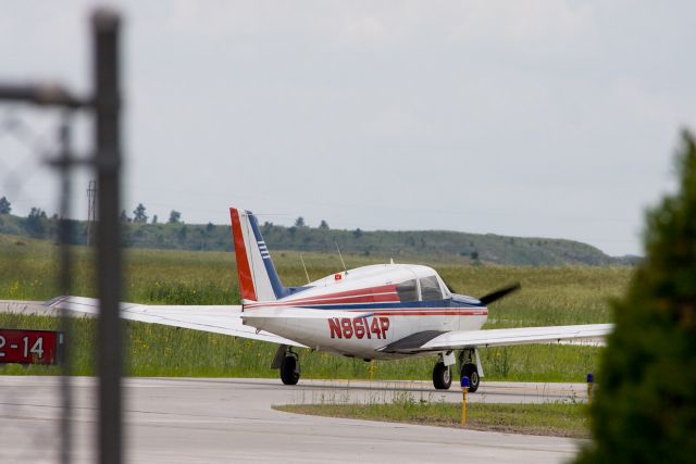 Piper PA-24 Comanche (N8614P)