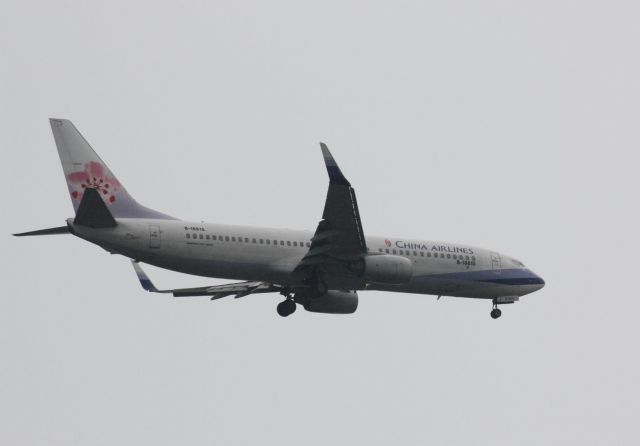 Boeing 737-800 (B-18615)