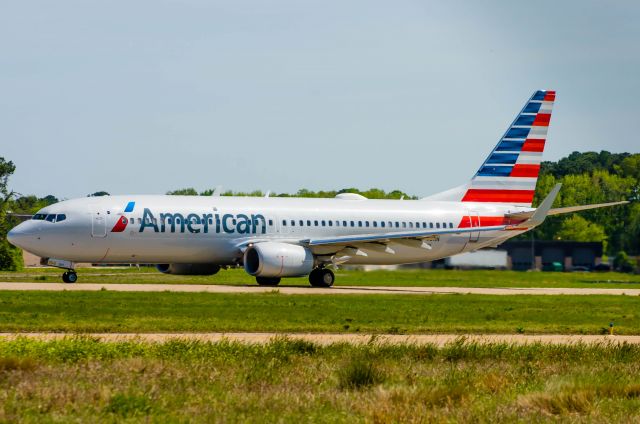 Boeing 737-800 (N886NN)