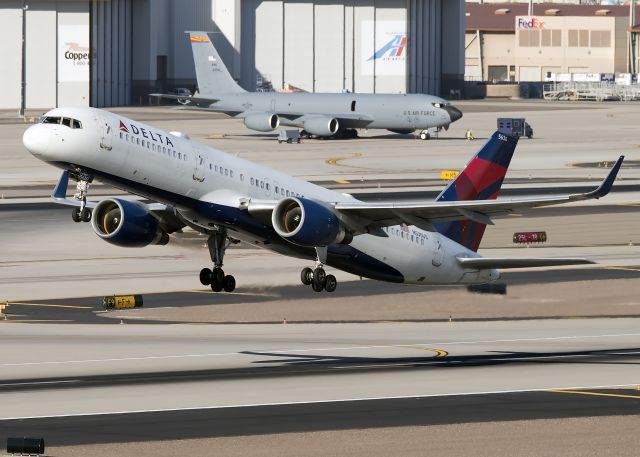 Boeing 757-200 (N536US)