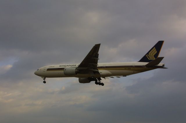 Boeing 777-200 (9V-SRB)