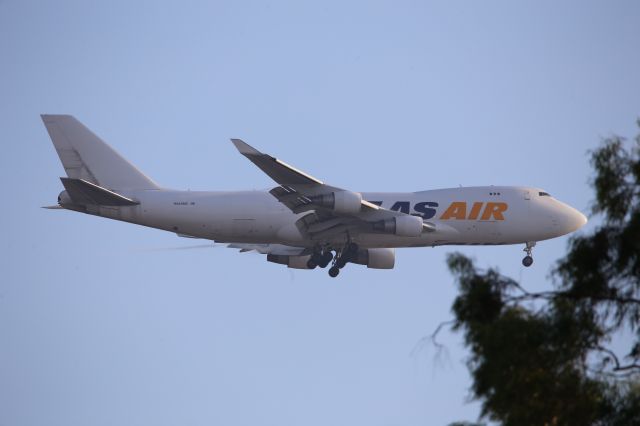 Boeing 747-400 (N445MC)