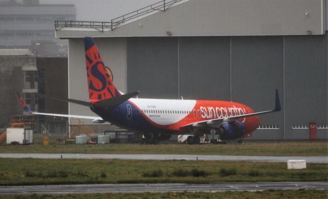 Boeing 737-800 (A6-FDW) - sun country b737-8kn a6-fdw at shannon 5/12/19.