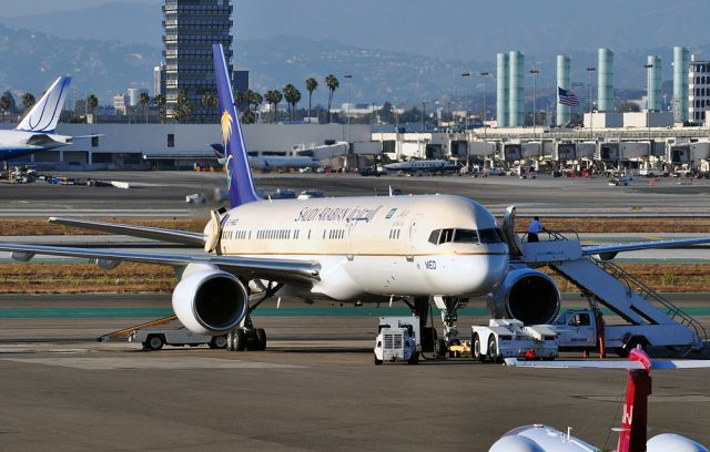 Boeing 757-200 (HZ-HMED)