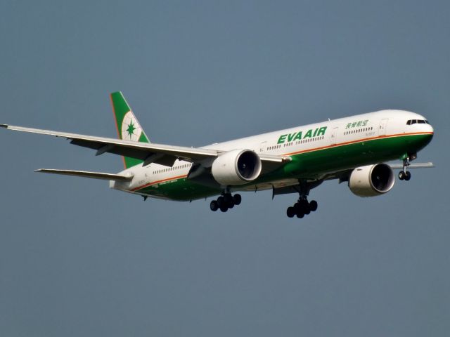 BOEING 777-300ER (B-16717)