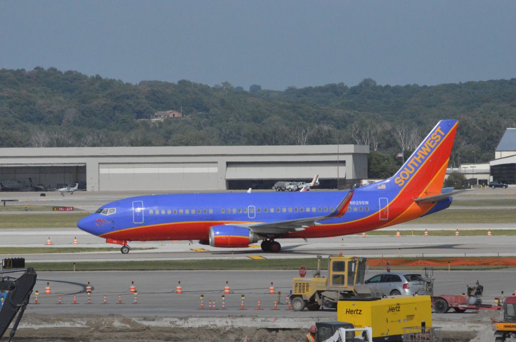 BOEING 737-300 (N629SW) - Southwest 4025 arriving from Dallas Love Field at 4:20 PM CDT 20 minutes behind schedule. Taken August 11, 2016 with Nikon D3200 mounting 55-200mm lens.  