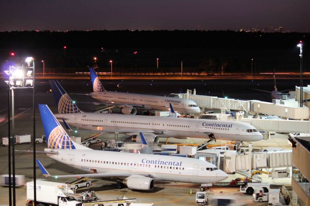 BOEING 757-300 (N77871)