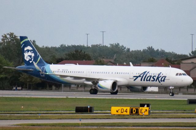 Airbus A321 (N922VA) - N922VA operating as ASA160 diverted to Buffalo (BUF) from New York City (JFK) while enroute to Seattle (SEA) due to an unruly passenger onboard the aircraft. 