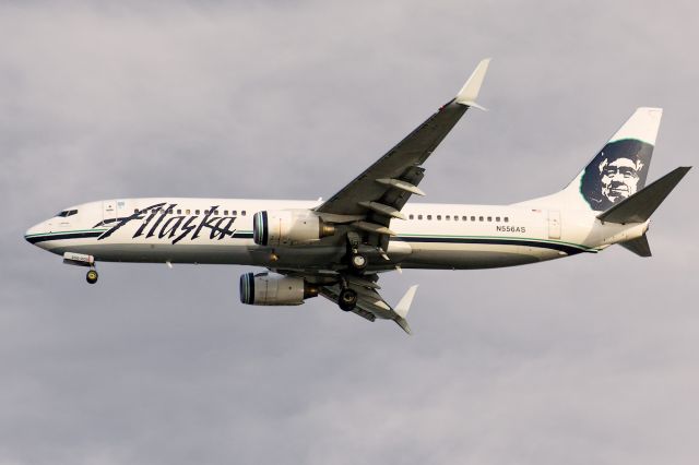 Boeing 737-800 (N556AS) - Short final incoming from KSEA.