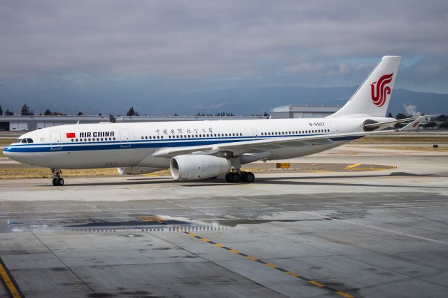 Airbus A330-200 (B-5927)