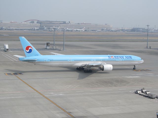 Boeing 777-200 (HL7534)