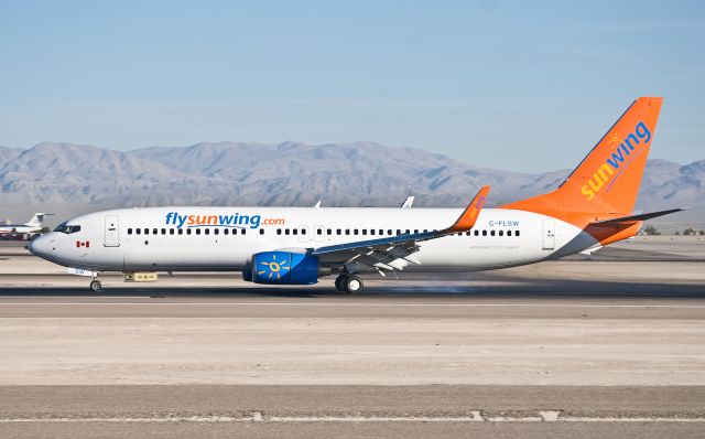 Boeing 737-800 (C-FLSW)