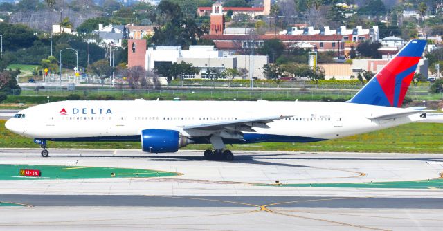 Boeing 777-200 (N861DA) - This picture was taken from the LAX Theme Building.