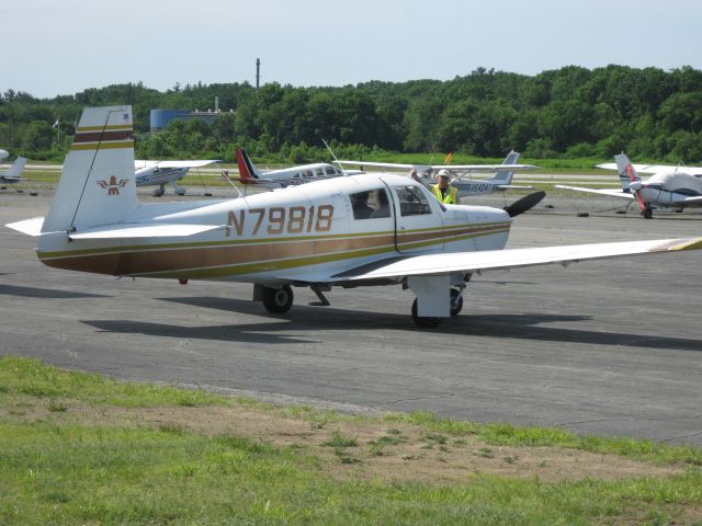 Mooney M-20 (N79818) - Getting ready for a flight around Mt. Wachusett.