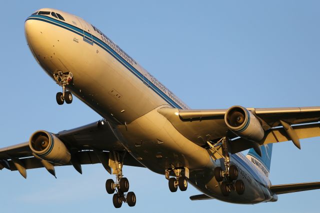 Airbus A340-300 — - On short finals to LHR.