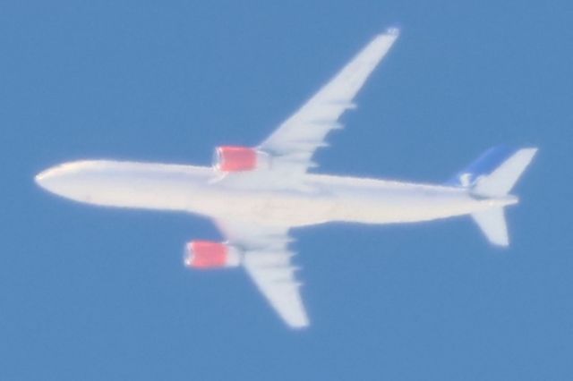 Airbus A330-300 (LN-RKO) - LN-RKO Airbus A-330 343X SAS  Scandinavian Air Lines SK903 De Stockholm ARN Vers New York EWR. Altitude 11582 Mètres Vitesse 878 KM/H. Survolant la ville de Lavaltrie QC.  Le 09-04-2025 à 12:42.