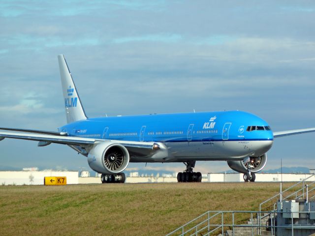 PH-BVF — - 2-1-2011 KLM / Royal Dutch Airlines (testing) Boeing 777-306ER, PH-BVF, Cn39972/915 taxing after landing at Paine Field, Everett, Washington