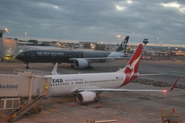 BOEING 777-300ER (ZK-OKQ)