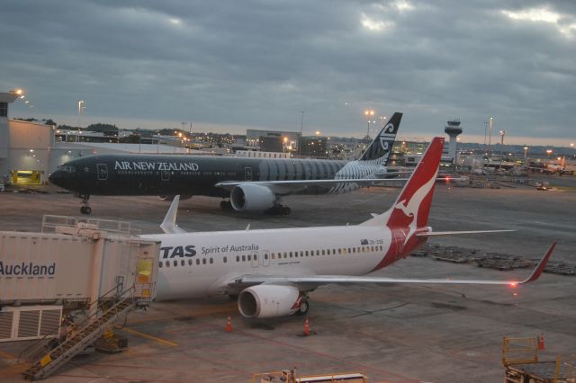 BOEING 777-300ER (ZK-OKQ)