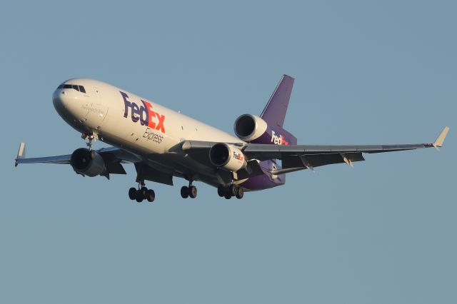 Boeing MD-11 (N623FE) - 'FDX 733' from Memphis on final approach to 4R