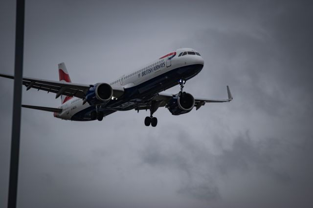 Airbus A321neo (G-NEOS) - Had a long layover in London... Decided to check out the famed Myrtle Ave, and turns out, when 27L is the arriving runway, it is quite a show!