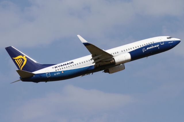 Boeing 737-800 (EI-DCL)