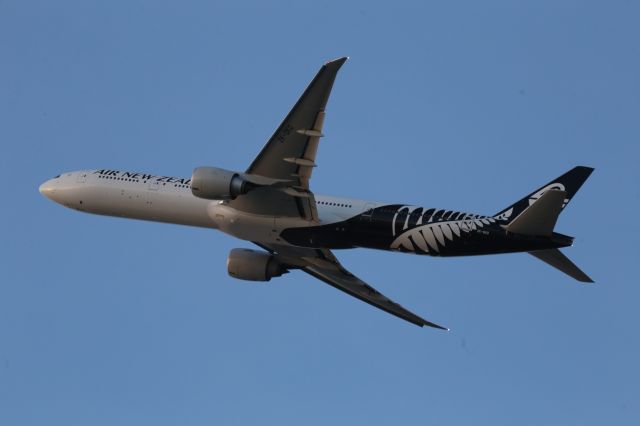 BOEING 777-300 (ZK-OKO)